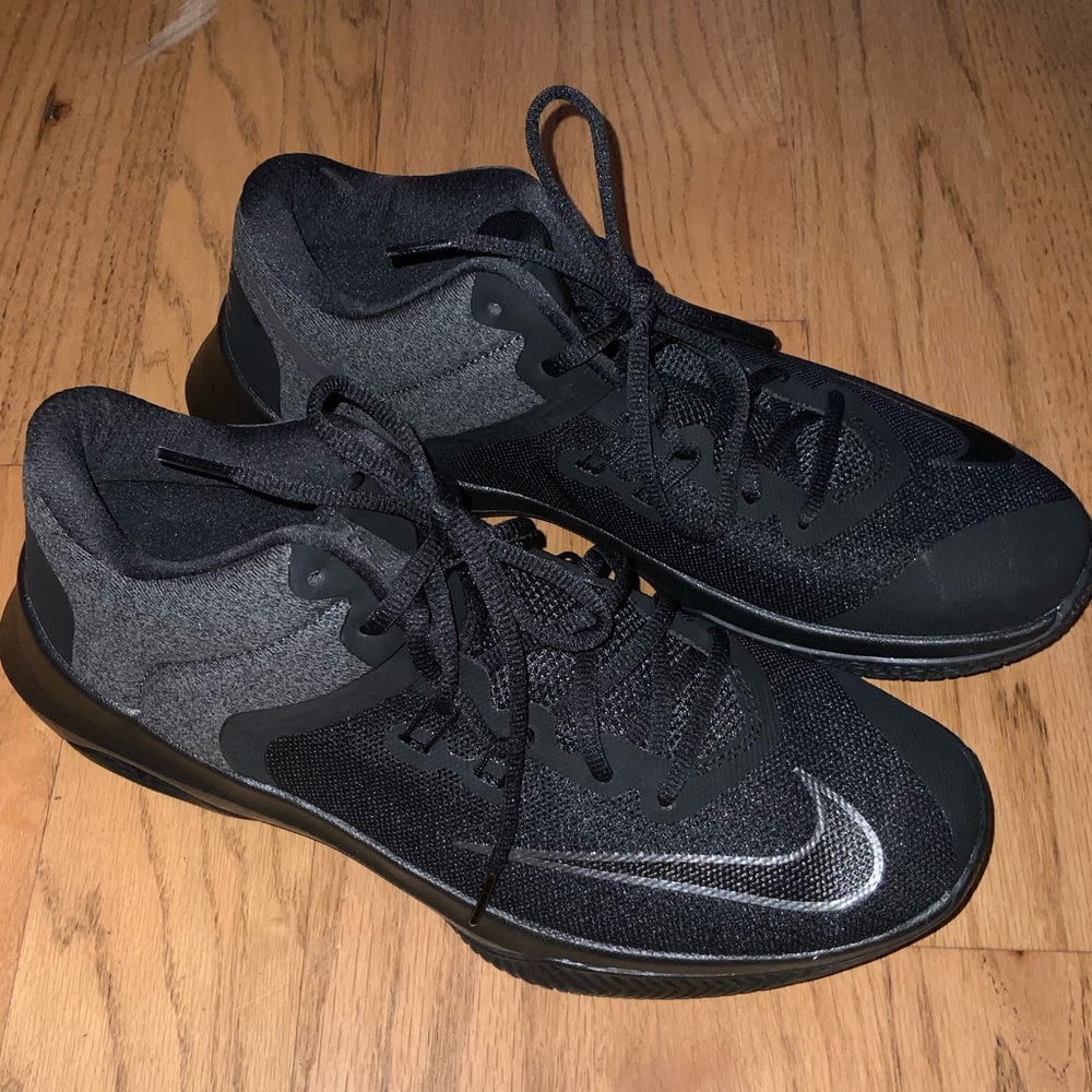 Nike Tennis Shoes